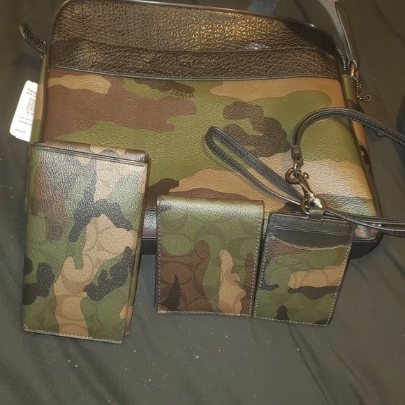 Coach Sets - Picture 2 of 4